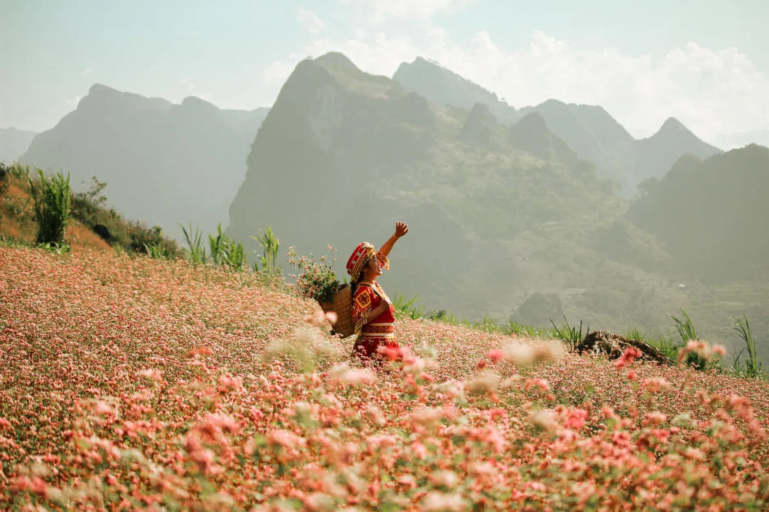 Khám phá Làng cổ Thiên Hương trăm năm tuổi trên cao nguyên đá Đồng Văn