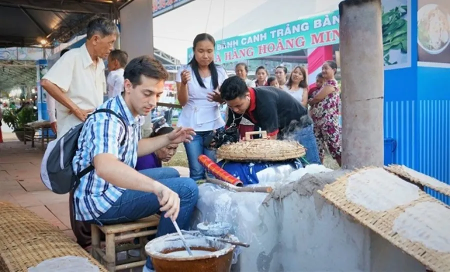 Khám phá Lễ hội bánh tráng phơi sương Trảng Bàng ở Tây Ninh