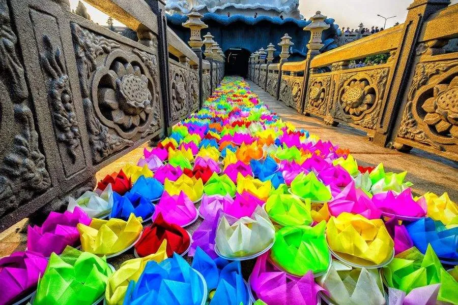 Khám phá Lễ Vía Quan Thế Âm và thả hoa đăng tại chùa Gò Kén