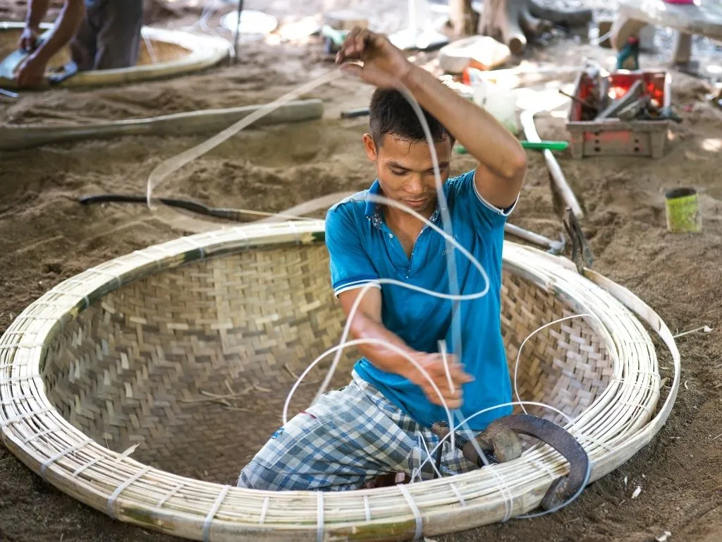 Khám phá nghề đan thúng chai Phú Mỹ – Làng nghề truyền thống từng bước vươn mình ra biển lớn