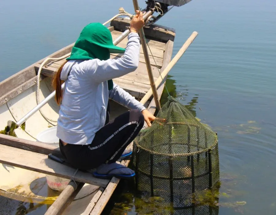 Khám phá nhà hàng nổi Chuồn Lagoon cực dân dã ở Huế