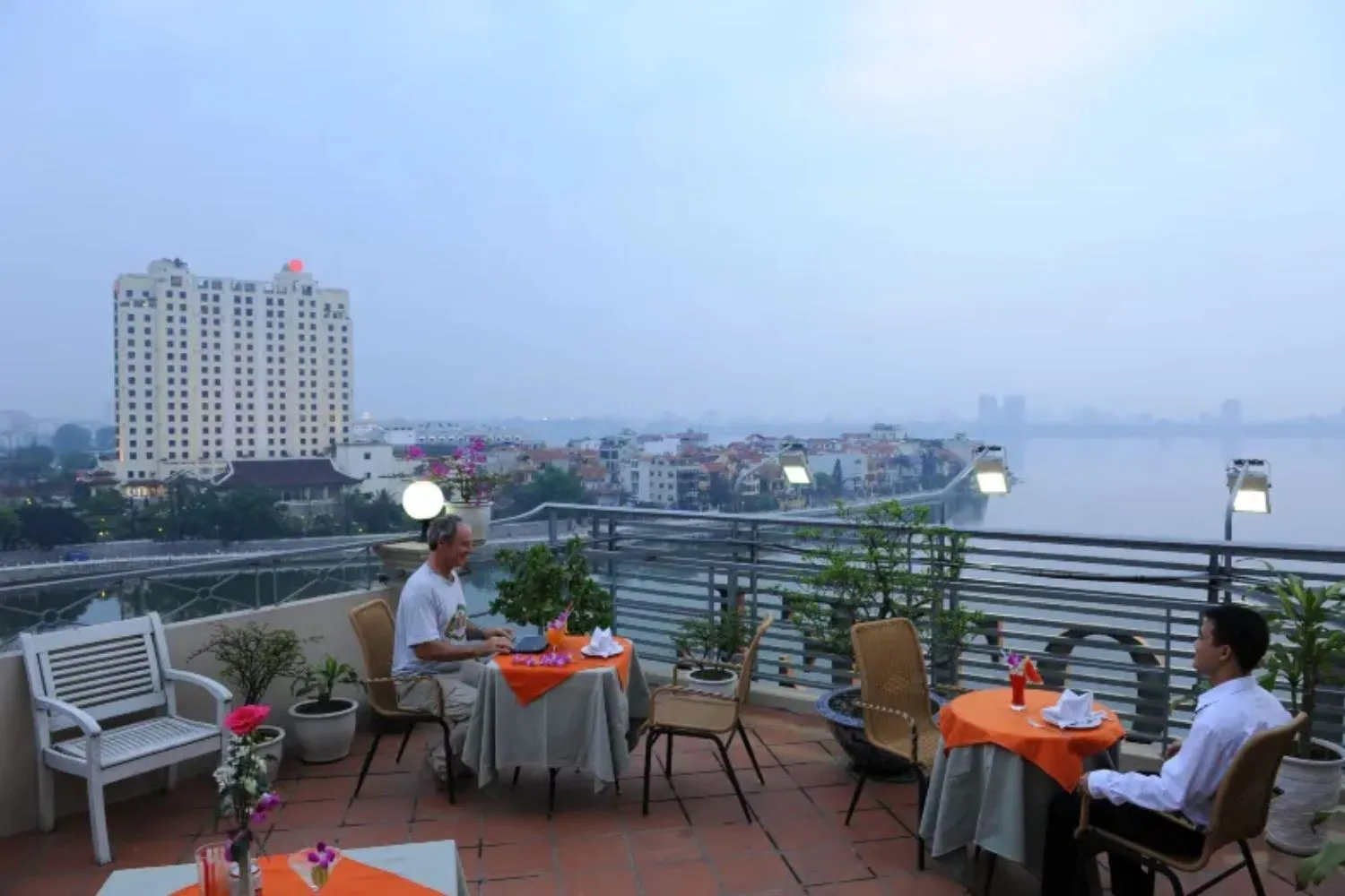 Khám phá những khách sạn view Hồ Tây được nhiều người ưa chuộng nhất