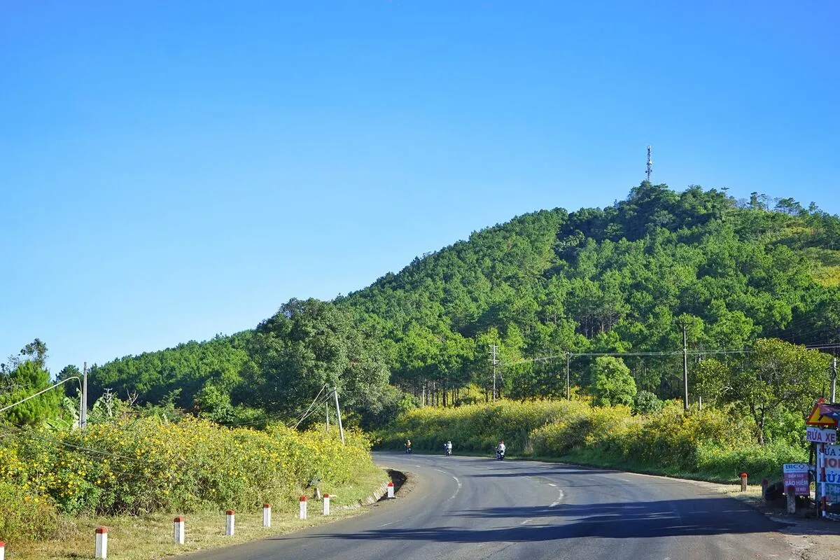 Khám phá Núi Hàm Rồng Gia Lai với view ngắm trọn Pleiku