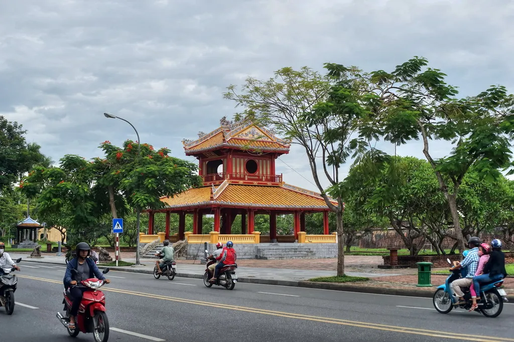 Khám phá Phu Văn Lâu – Công trình được in trên tờ tiền 50.000 đồng Việt Nam