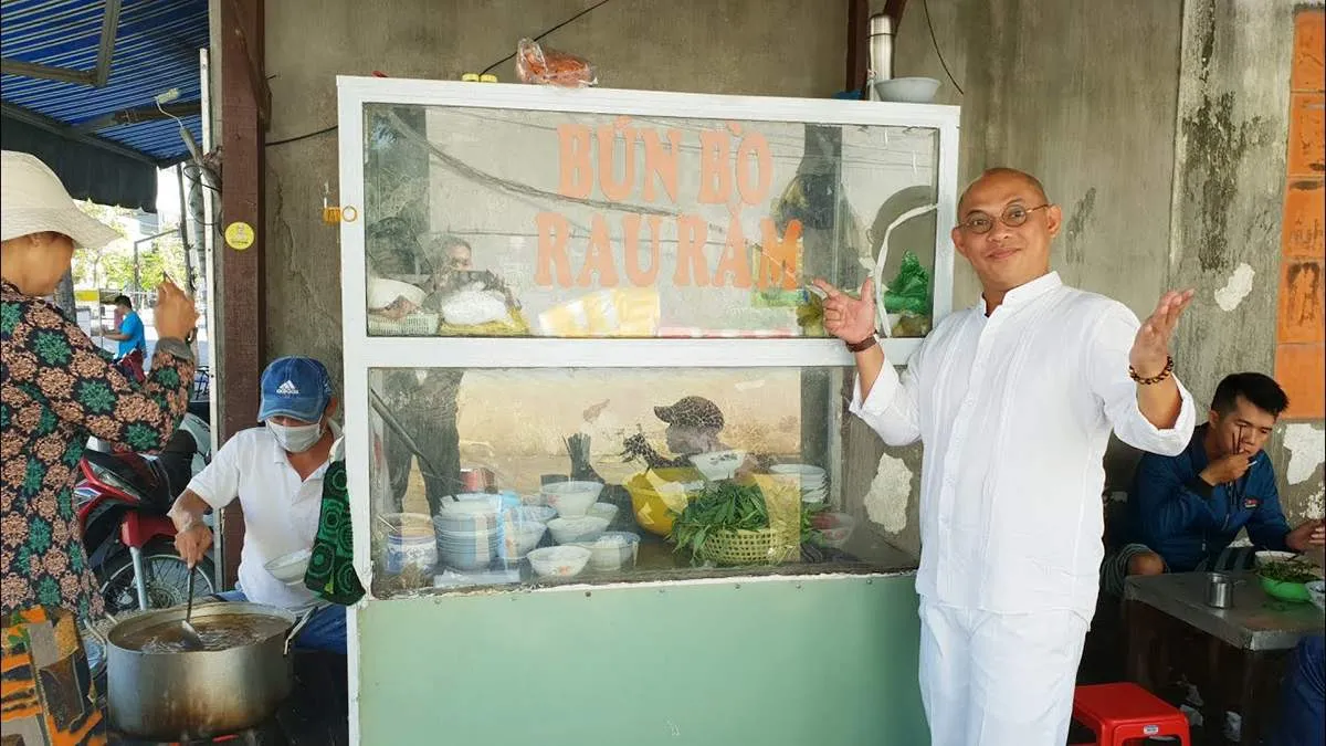 Khám phá quán bún bò rau răm gia truyền giữa lòng thành phố Phan Thiết