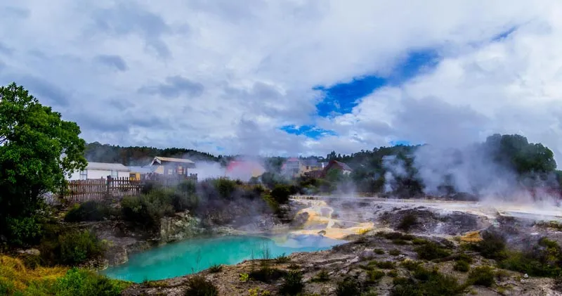 Khám phá Rotorua, thành phố độc đáo và kỳ lạ của New Zealand