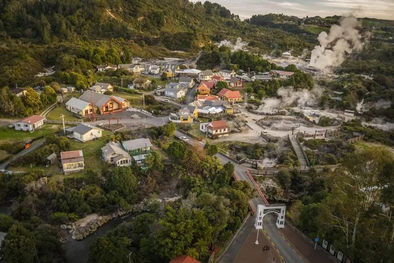 Khám phá Rotorua, thành phố độc đáo và kỳ lạ của New Zealand