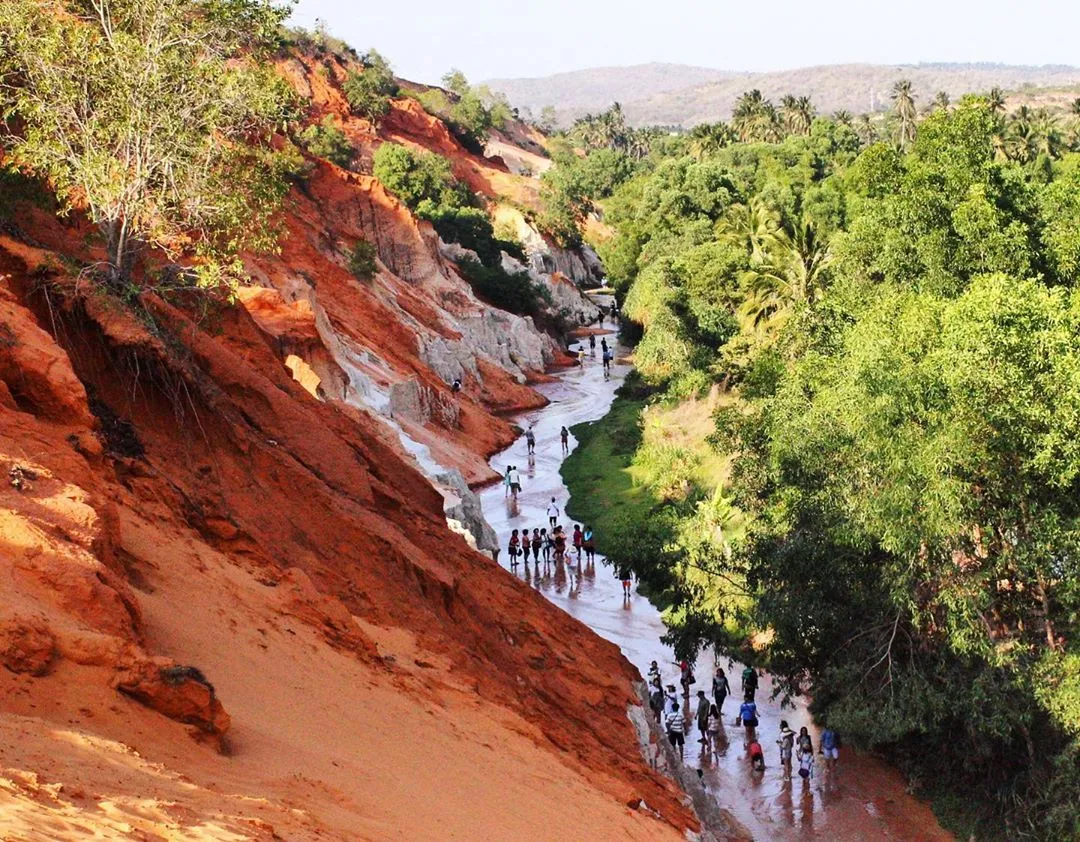 Khám phá Suối Tiên Mũi Né đẹp mê hồn bên đồi cát đỏ