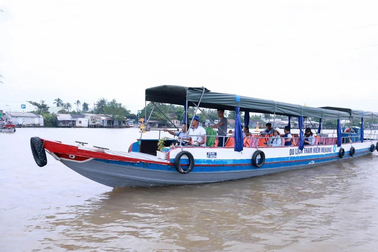 Khám phá Tây Đô bằng Tàu du lịch Ninh Kiều Cần Thơ