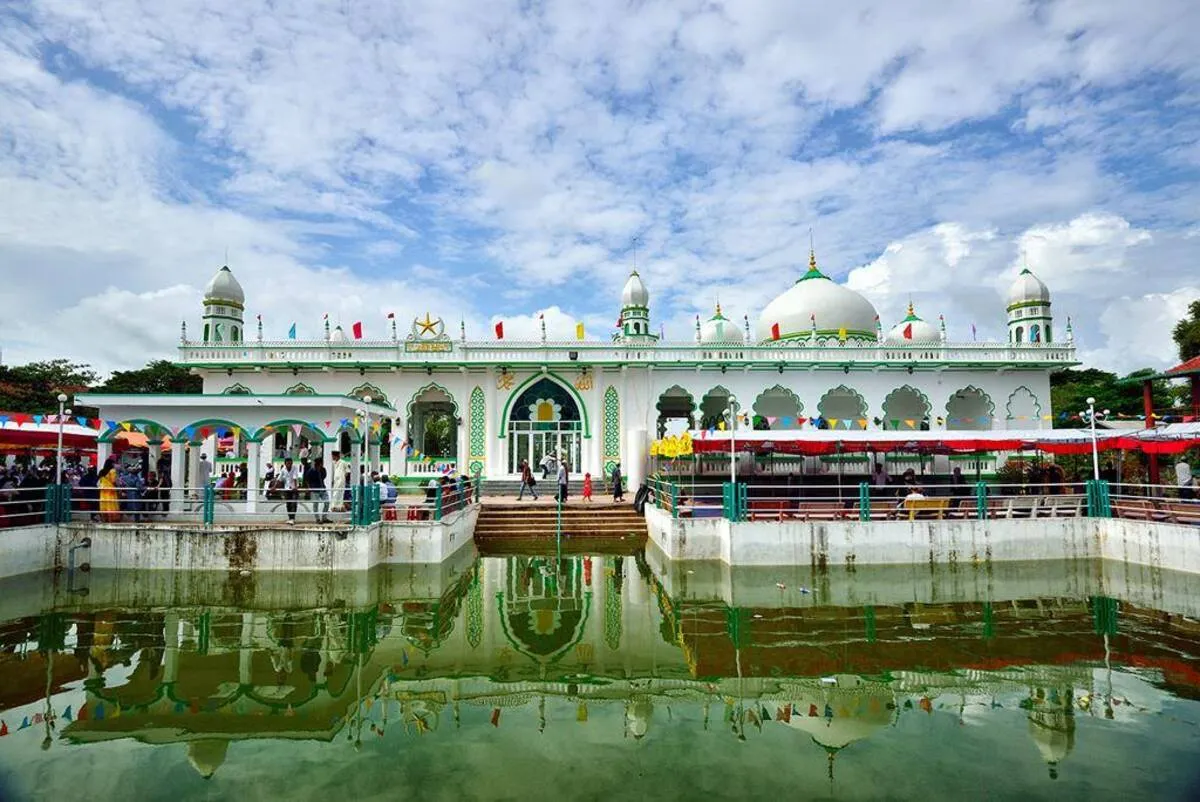 Khám phá Thánh Đường Hồi giáo JAMIUL AZHAR MOSQUE tuyệt đẹp ở An Giang