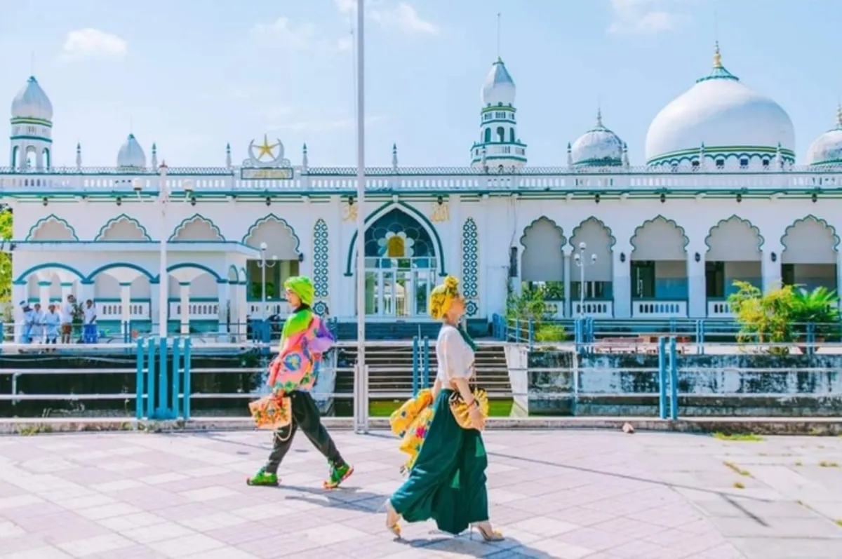 Khám phá Thánh Đường Hồi giáo JAMIUL AZHAR MOSQUE tuyệt đẹp ở An Giang