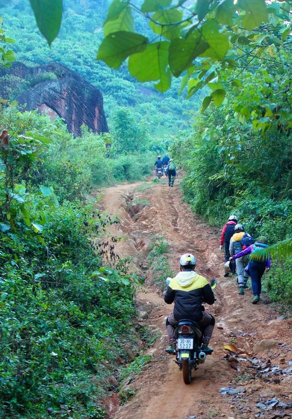 Khám phá và trải nghiệm Trekking săn mây Mộc Châu