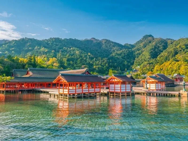 Khám phá vẻ đẹp đền Itsukushima: Ngôi đền thần đạo trên đảo Miyajima