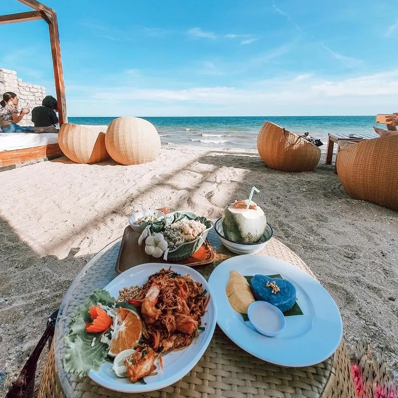 Không gian Chameleon Beach Bar bình yên bên bờ biển Phan Thiết