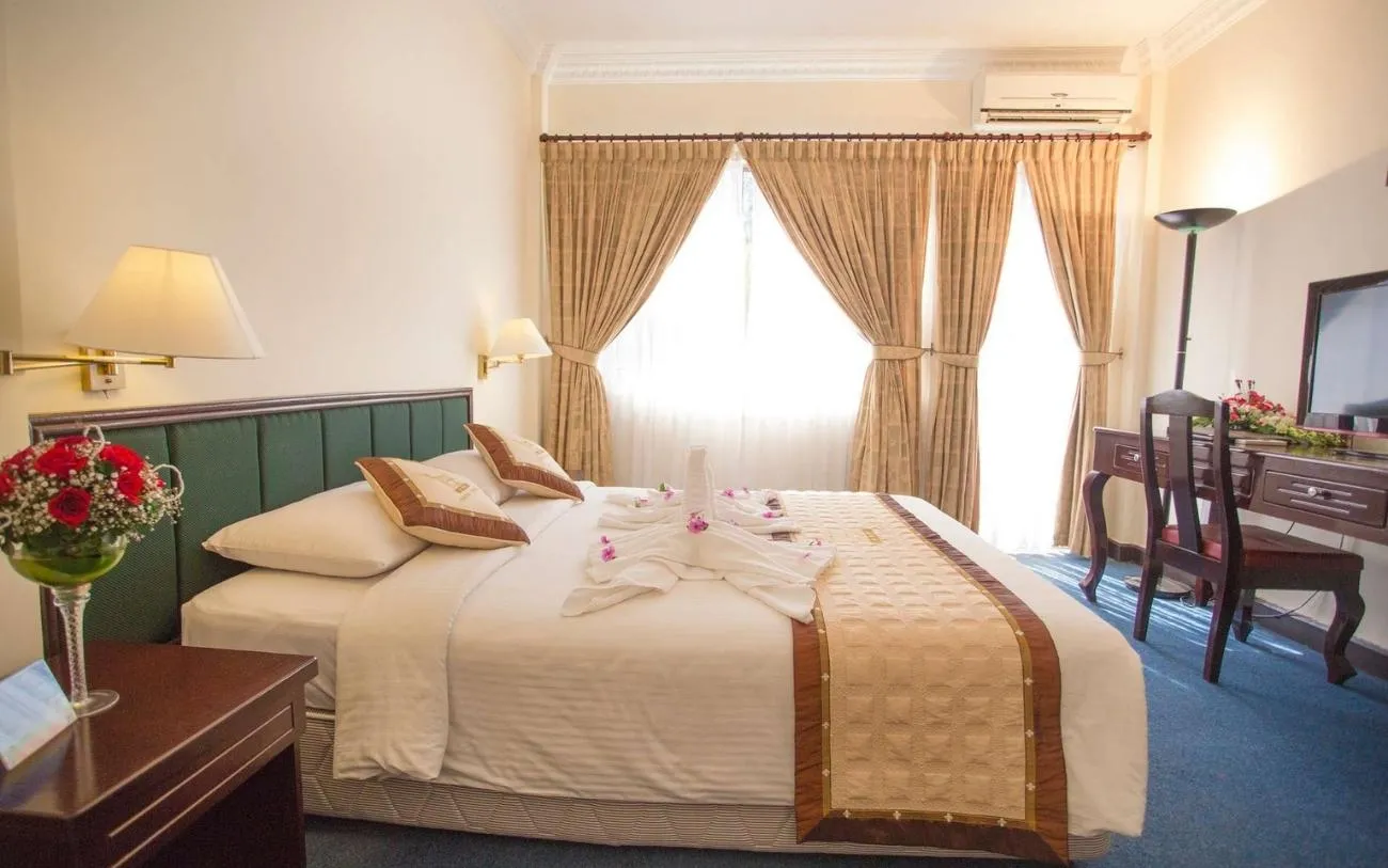 Không gian sang trọng chuẩn 3 sao của Royal Hotel