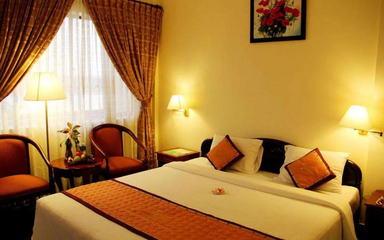 Không gian sang trọng chuẩn 3 sao của Royal Hotel