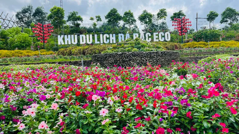 Khu du lịch Đá Bạc Eco, thiên đường vui chơi đa sắc màu