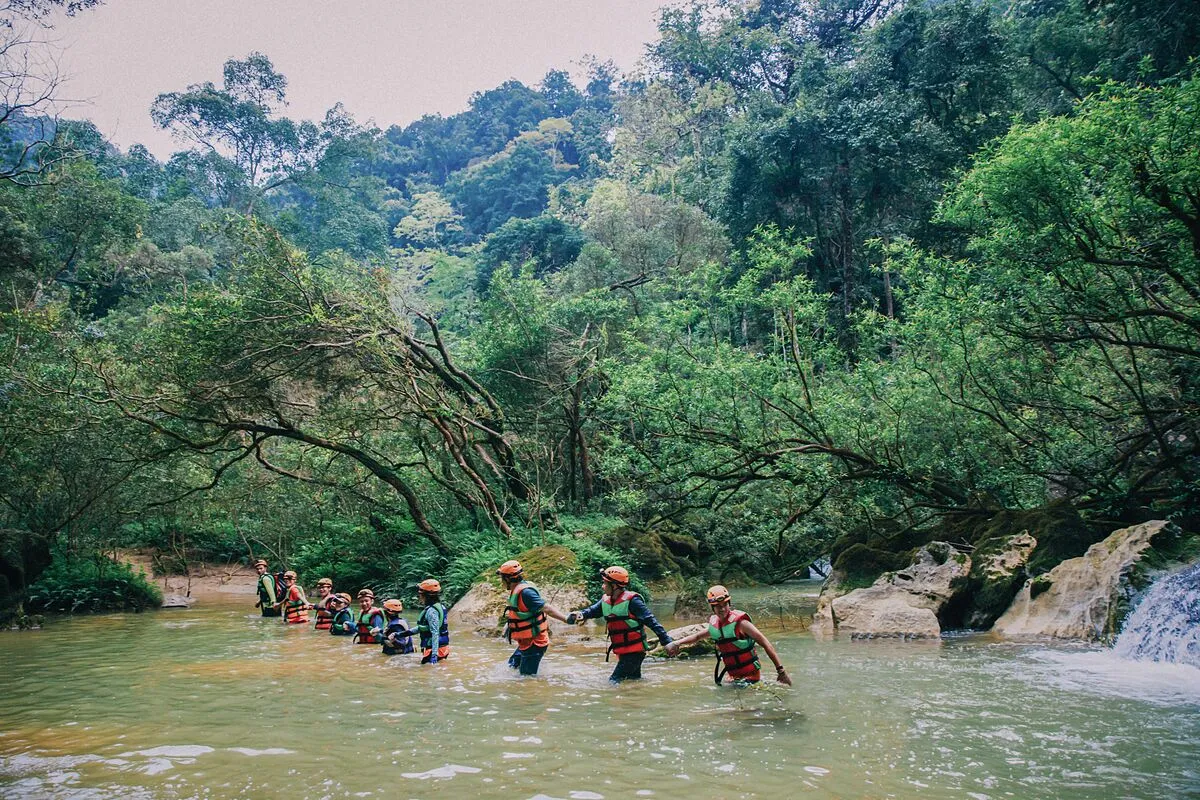 Kinh nghiệm trekking hang Giếng Voọc Quảng Bình chỉ 1 ngày