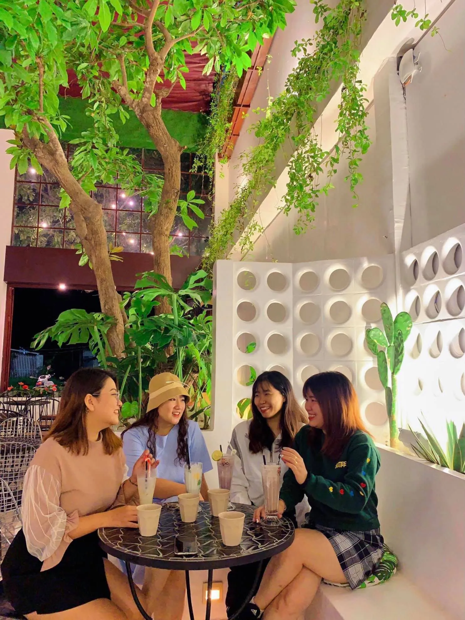 KOI café Phú Yên – Quán cà phê cá Koi đầu tiên tại Phú Yên