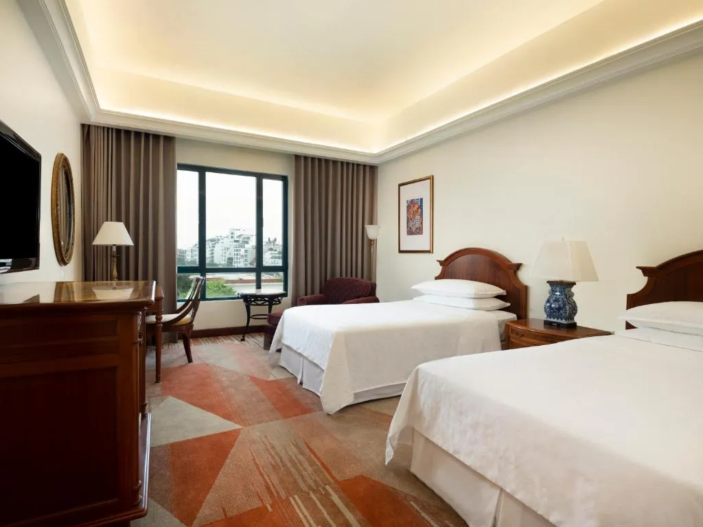 Lạc lối trong thiên đường Sheraton Hanoi Hotel bên cạnh bờ hồ Tây