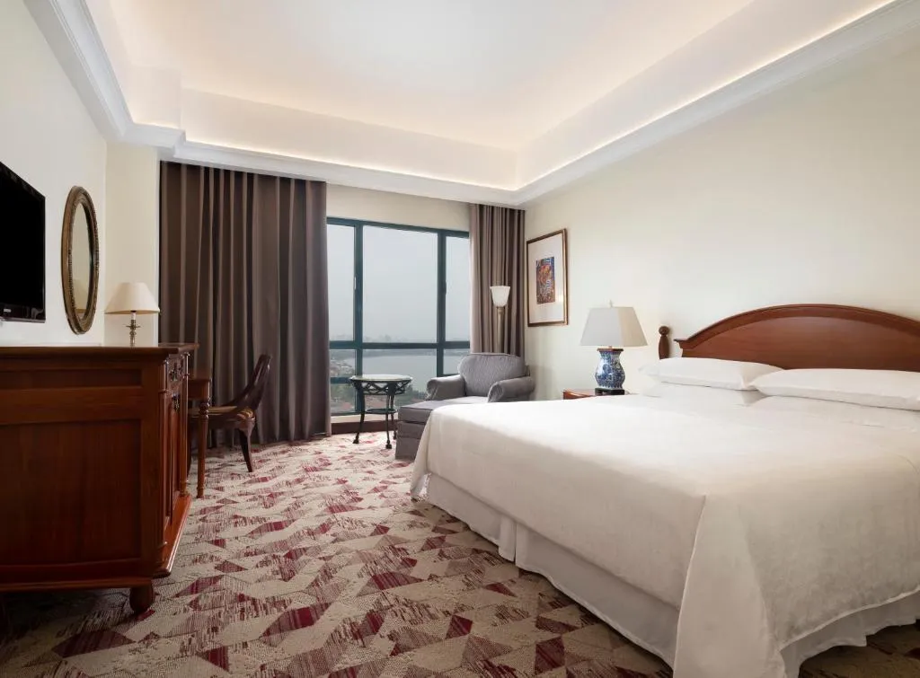 Lạc lối trong thiên đường Sheraton Hanoi Hotel bên cạnh bờ hồ Tây