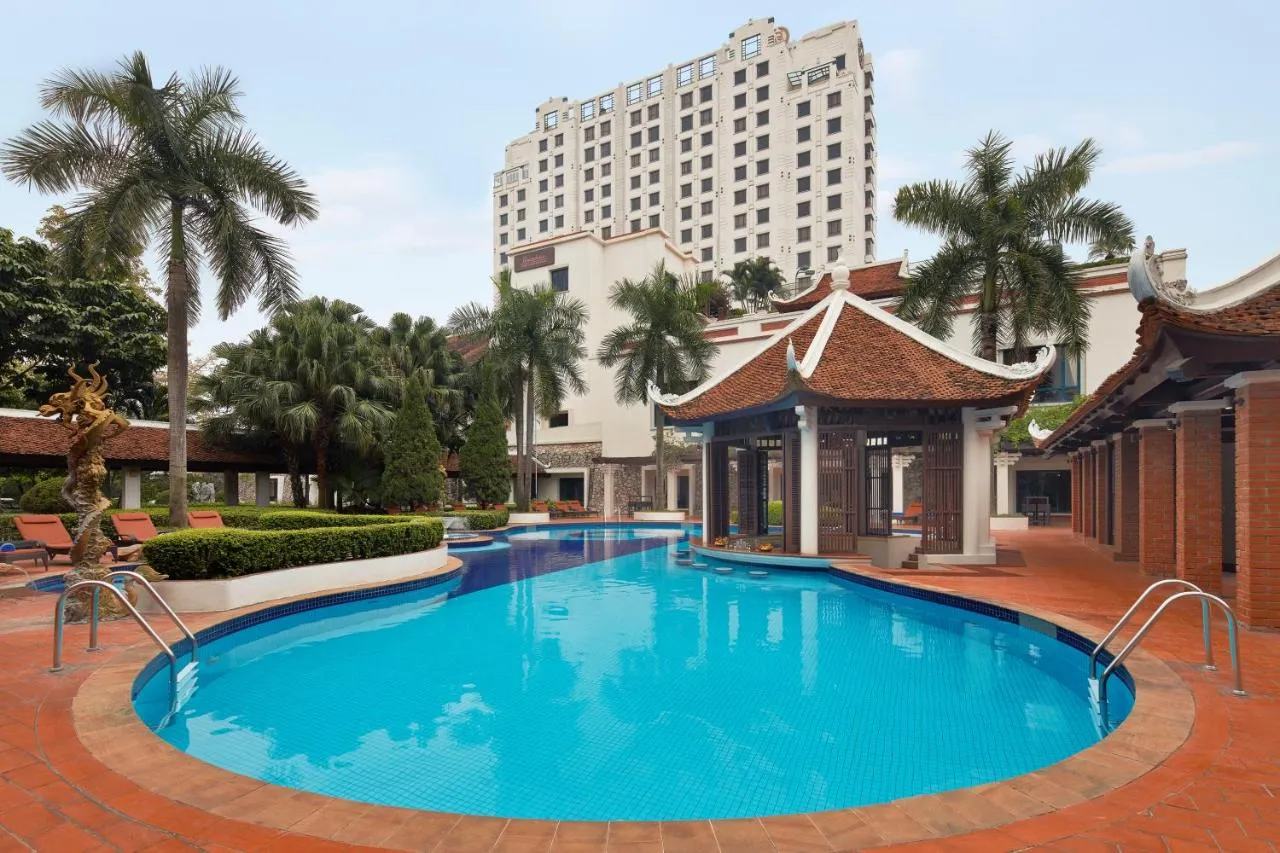 Lạc lối trong thiên đường Sheraton Hanoi Hotel bên cạnh bờ hồ Tây