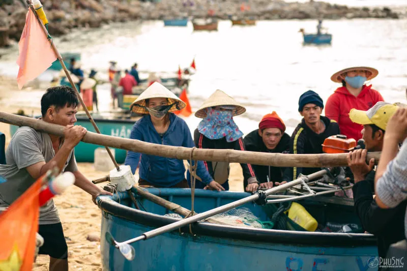 Làng chài Xuân Hải bình dị ở chốn hoa vàng trên cỏ xanh