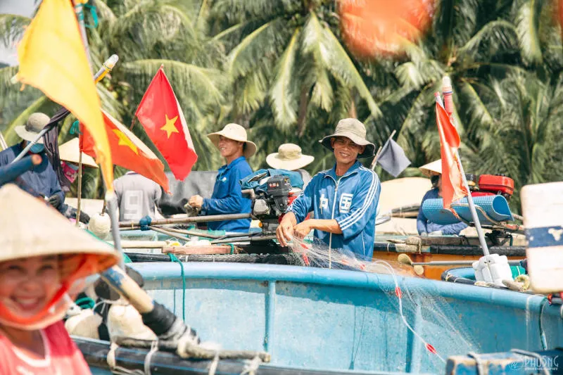 Làng chài Xuân Hải bình dị ở chốn hoa vàng trên cỏ xanh