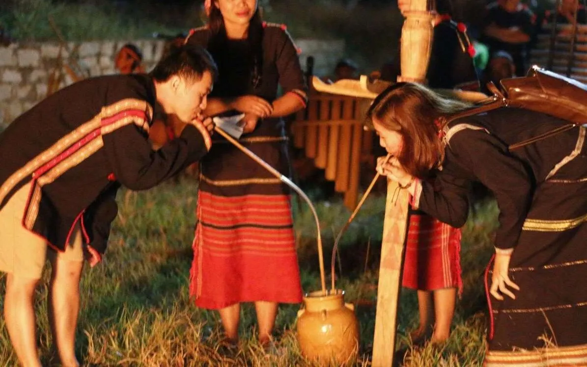 Làng Văn Hoá Cồng Chiên Tây Nguyên – Nét đẹp đặc trưng của vùng đất đỏ Bazan