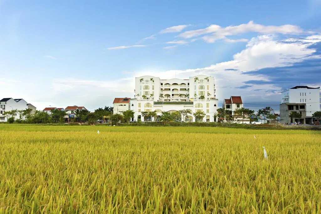 Lasenta Boutique Hotel Hoian – Tòa lâu đài nguy nga nằm giữa cánh đồng lúa chín