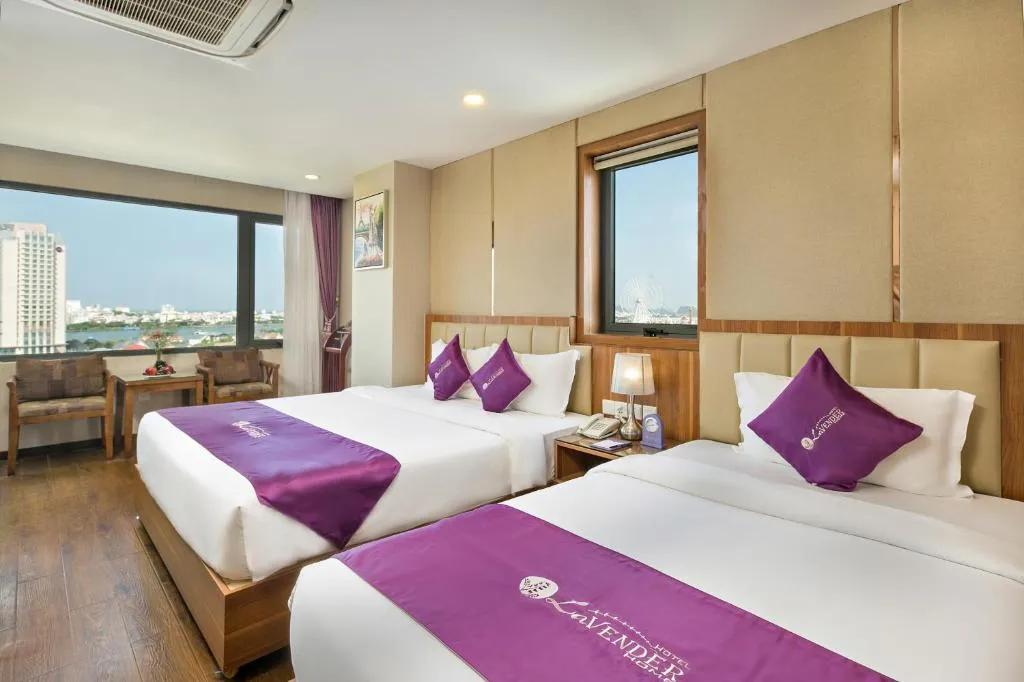 Lavender Riverside Hotel với nét sang trọng, tinh tế nổi bật giữa bầu trời xanh