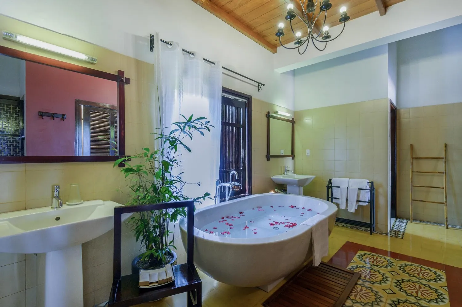 Le Belhamy Resort & Spa – Khu nghỉ dưỡng 4 sao nằm cạnh bãi biển Hà My xinh đẹp