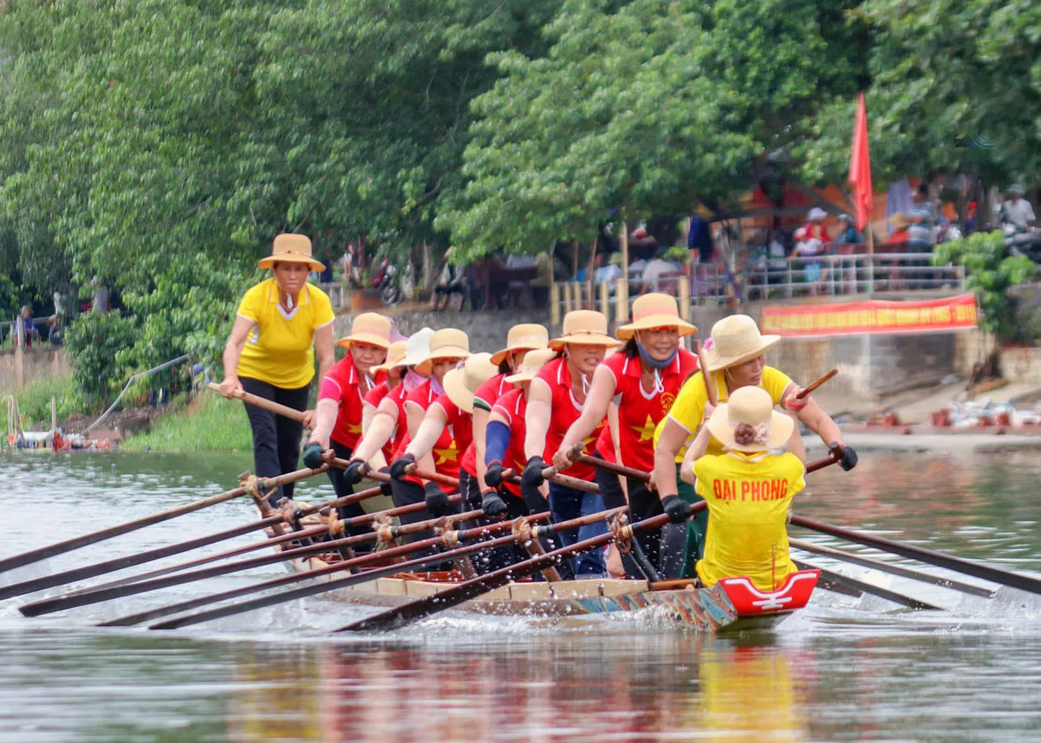 Lễ hội đua thuyền truyền thống Quảng Bình, nét văn hóa miền sông nước Lệ Thủy