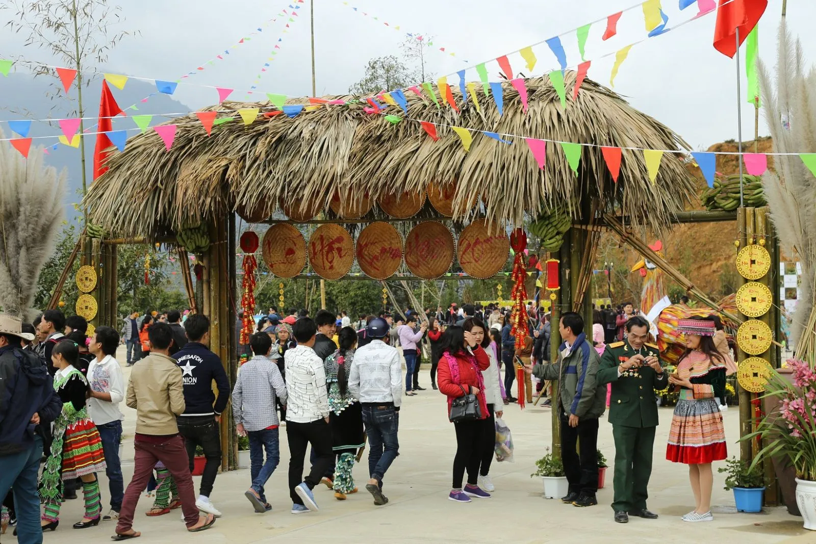 Lễ hội khèn hoa và Mở cổng trời Fansipan – Khám phá lễ hội miền núi Tây Bắc kỳ vĩ