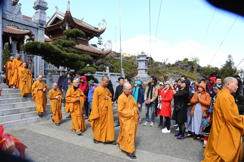 Lễ hội khèn hoa và Mở cổng trời Fansipan – Khám phá lễ hội miền núi Tây Bắc kỳ vĩ