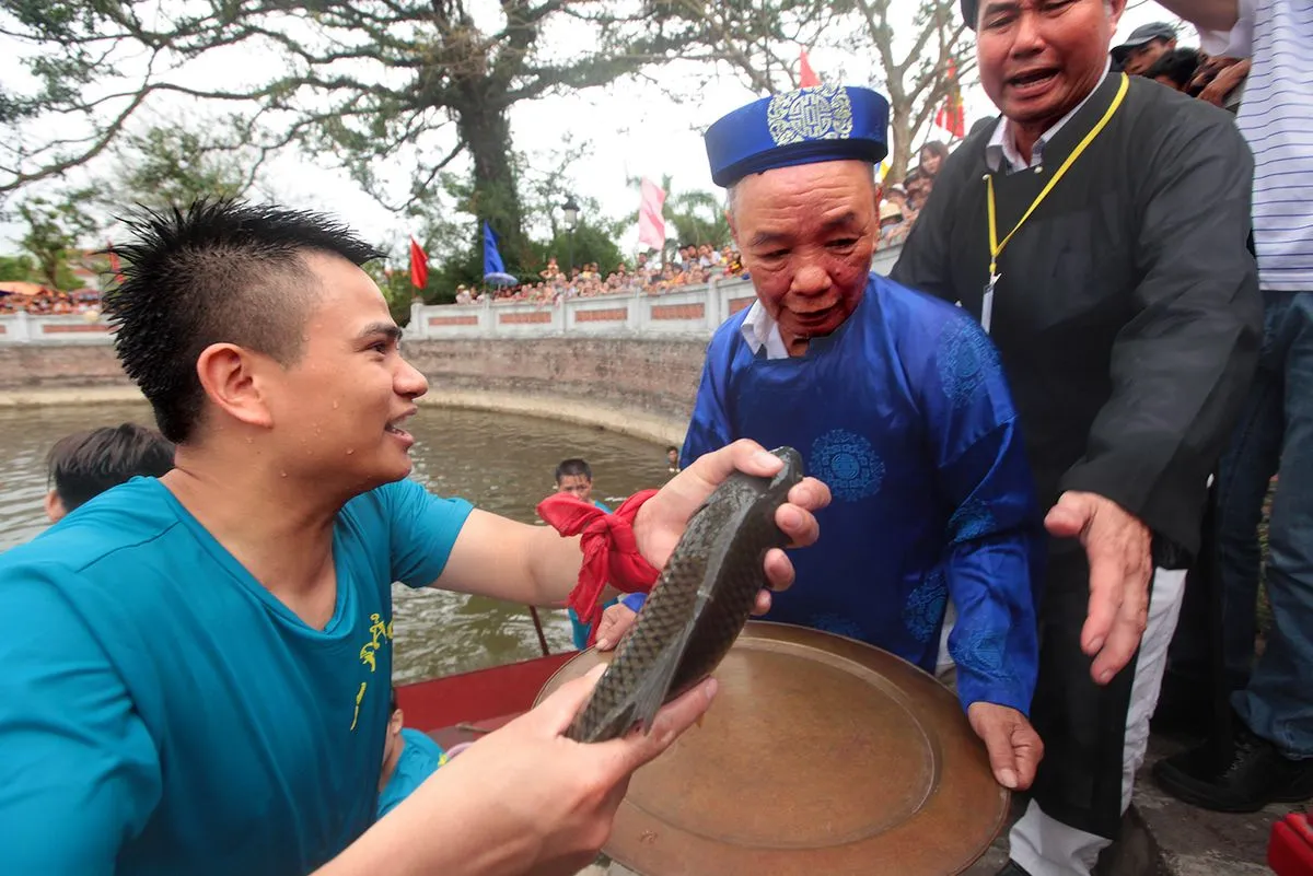 Lễ Hội Làng Lệ Mật có gì mà lại khiến du khách khiếp sợ đến thế?!