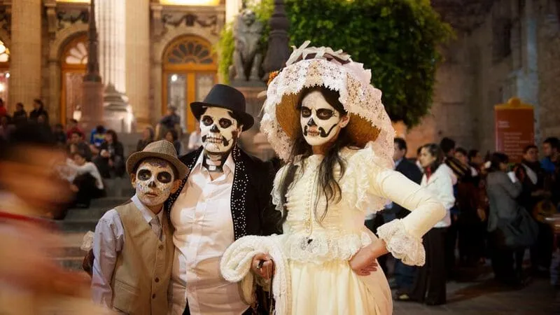 Lễ hội Người chết (Día de Muertos) bước ra từ bộ phim điện ảnh Coco