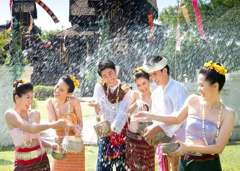 Lễ hội té nước Songkran 2024: Nét đẹp văn hóa Xứ Chùa vàng