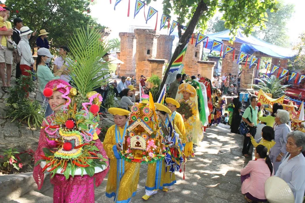 Lễ hội Tháp Bà Ponagar Nha Trang – Hòa mình vào không khí rộn ràng của lễ hội tôn giáo lớn nhất Nha Trang