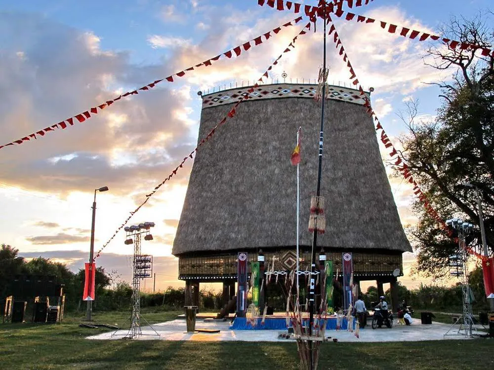 Lễ mừng Nhà Rông mới Kon Tum với những nghi lễ đặc sắc