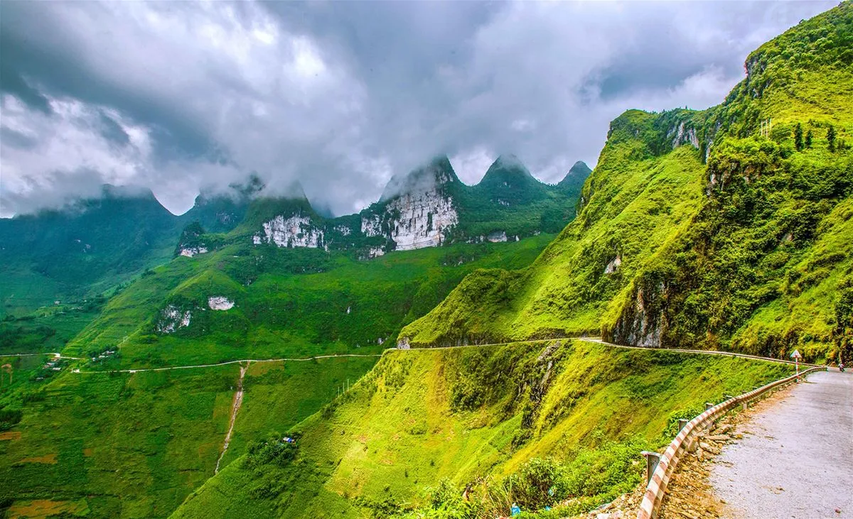 Lên Cửa khẩu Săm Pun Hà Giang, chiêm ngắm sự hùng vĩ của đất trời