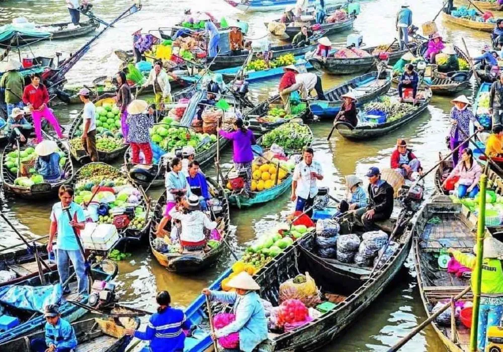 Lênh đênh Chợ nổi Long Xuyên và những trải nghiệm mua sắm thú vị