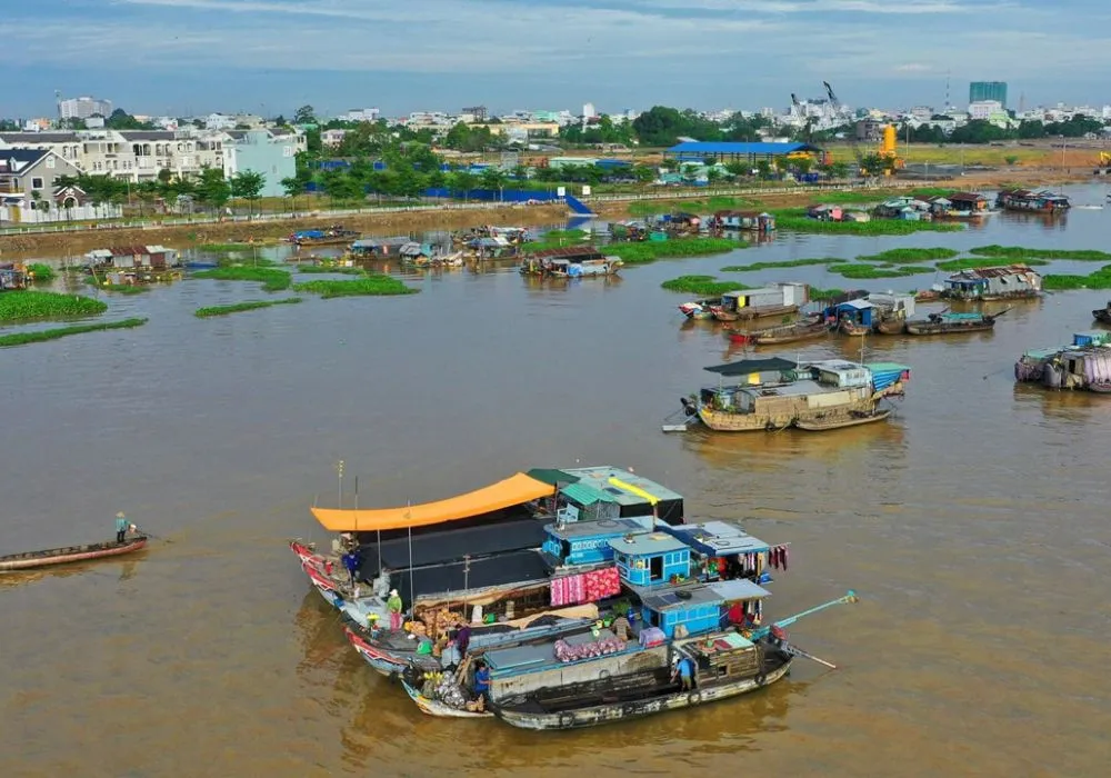 Lênh đênh Chợ nổi Long Xuyên và những trải nghiệm mua sắm thú vị