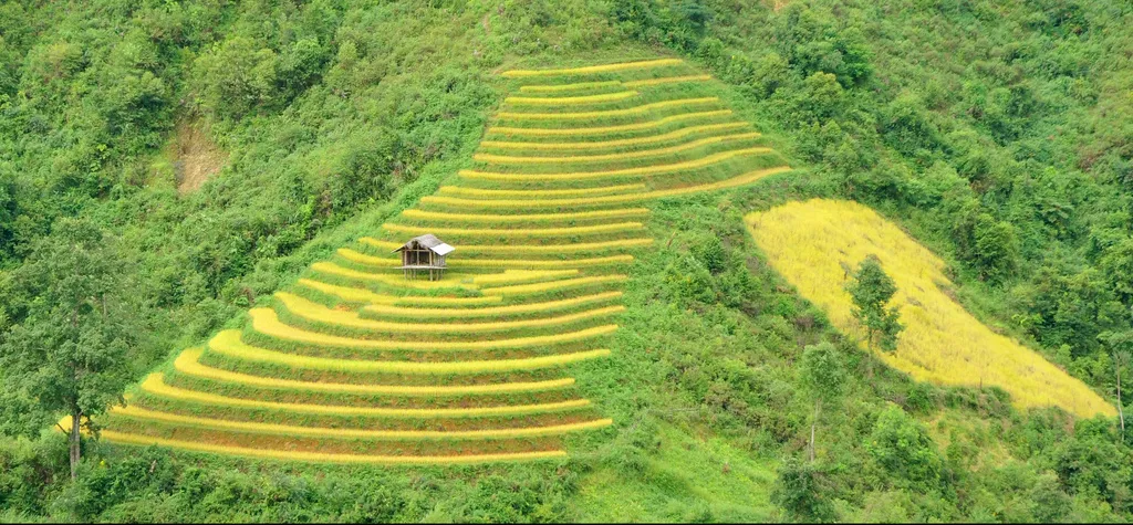 Leo dốc trùng điệp, Review La Pán Tẩn đẹp si mê