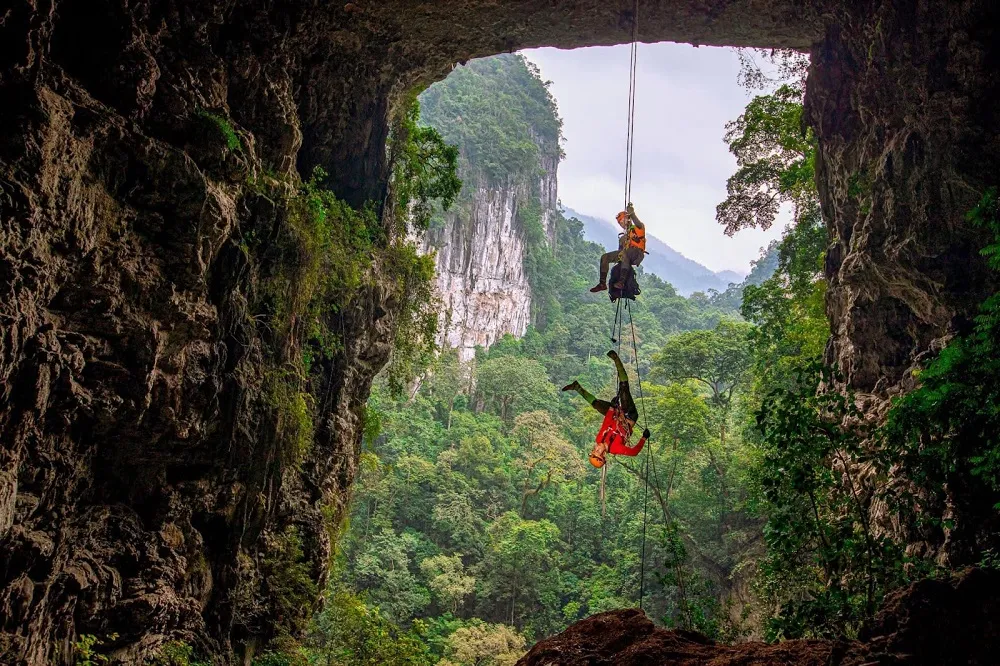 Lịch trình khám phá hố sụt Kong Quảng Bình 5N4Đ siêu chi tiết