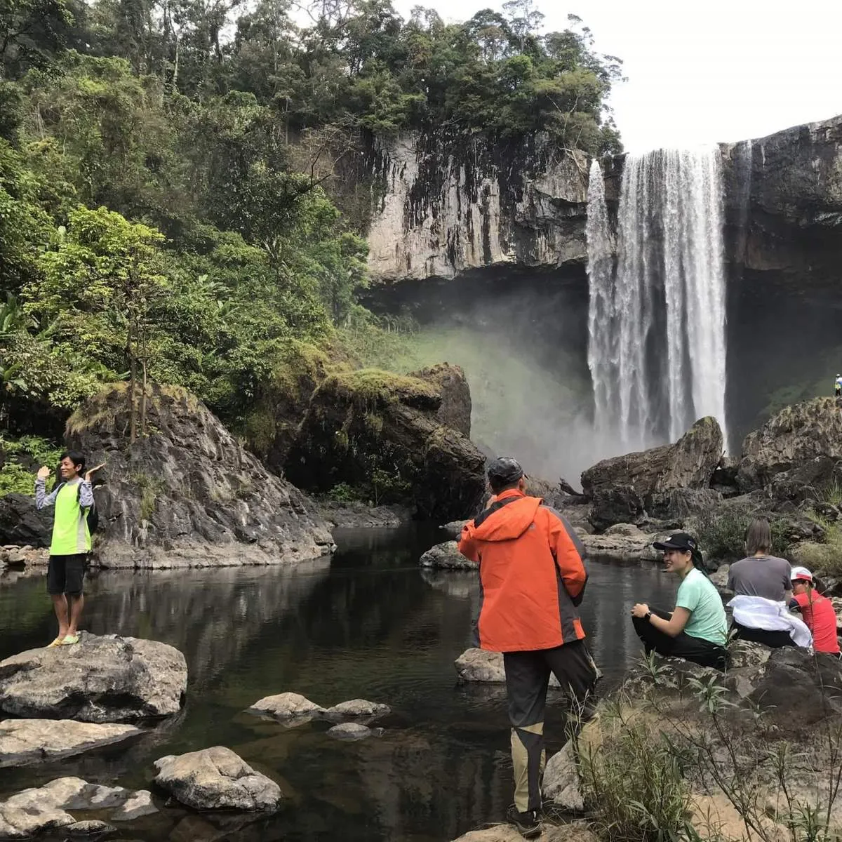 Lịch trình trekking thác Hang Én, tuyệt tác thiên nhiên ở Kbang