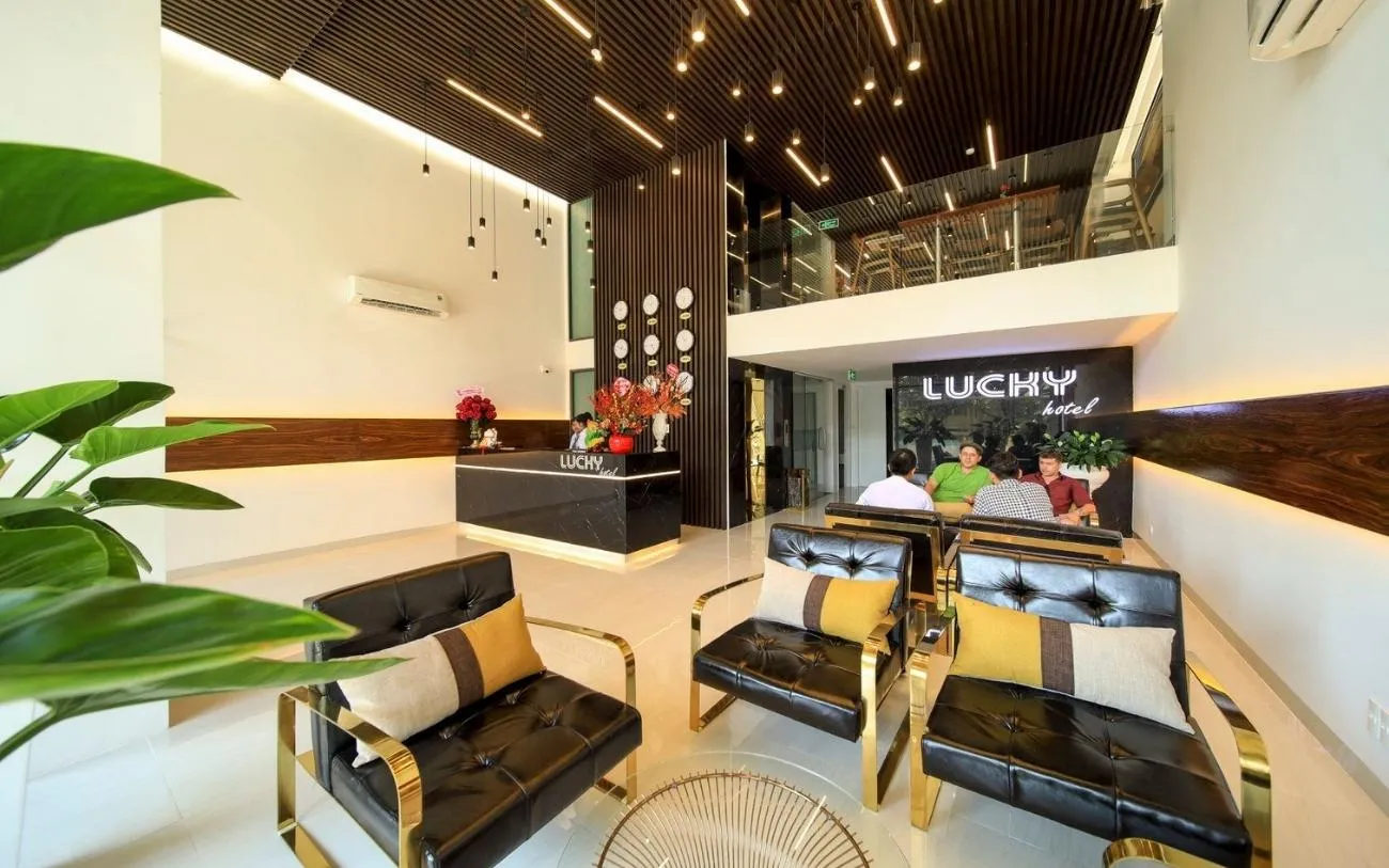 Lucky Hotel Phú Yên dịu dàng giữa bãi biển xanh
