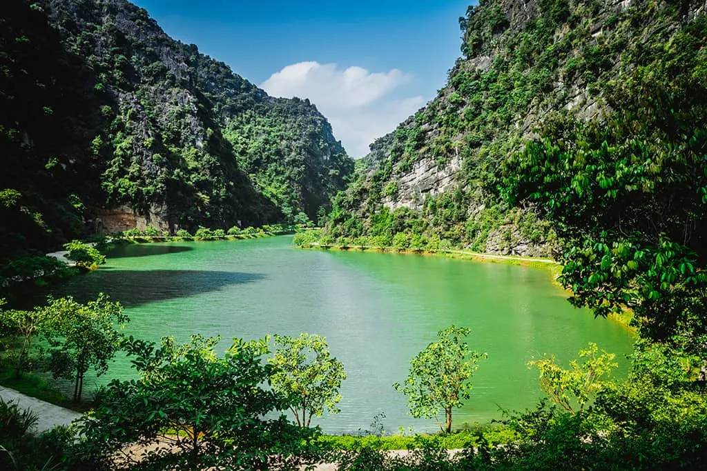 Lưu ngay lịch trình du lịch Ninh Bình tự túc từ TP.HCM cho người đi lần đầu