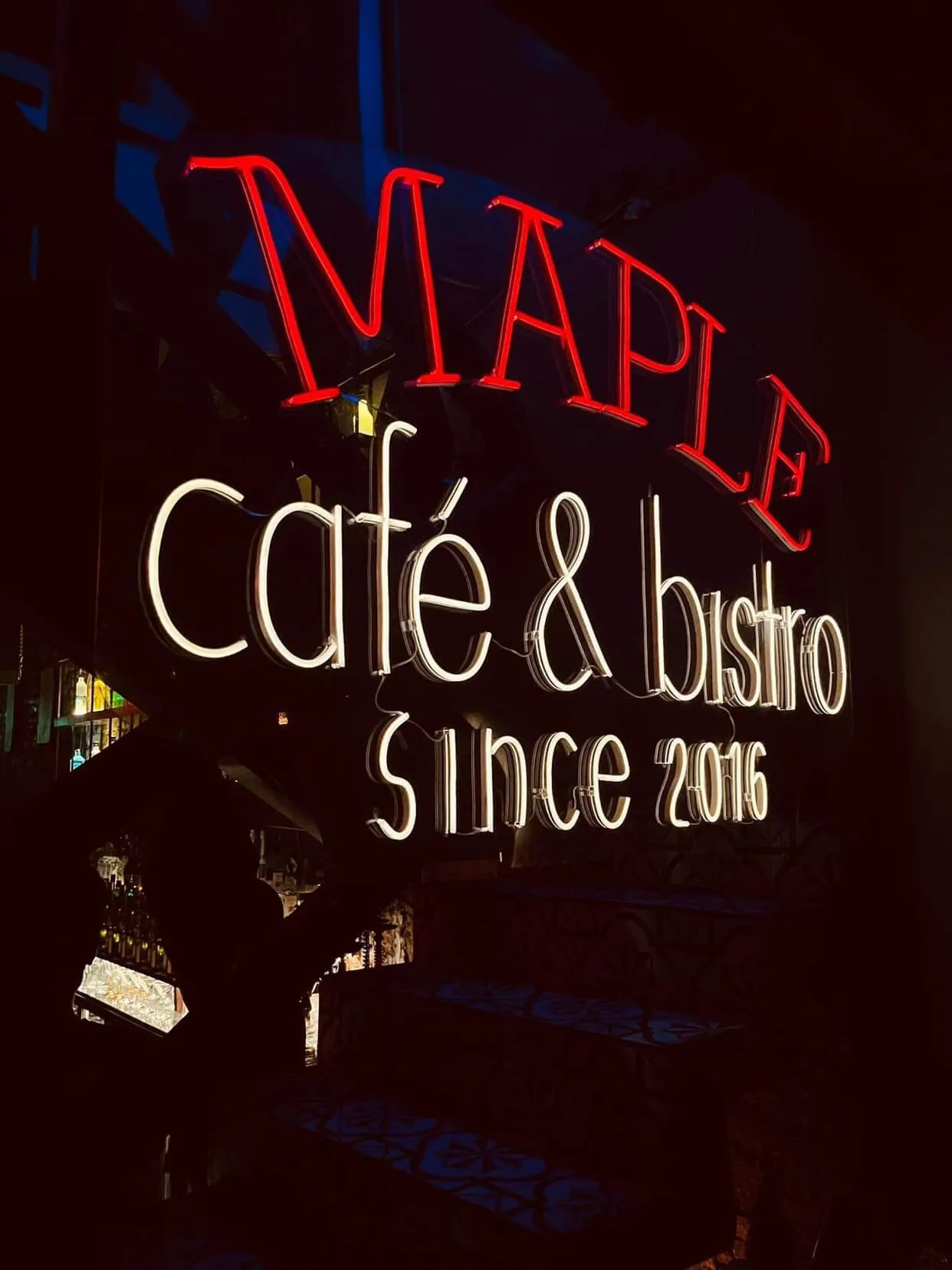 Maple Cafe’ & Bistro – Điểm hẹn lý tưởng mỗi tối thành thị lên đèn