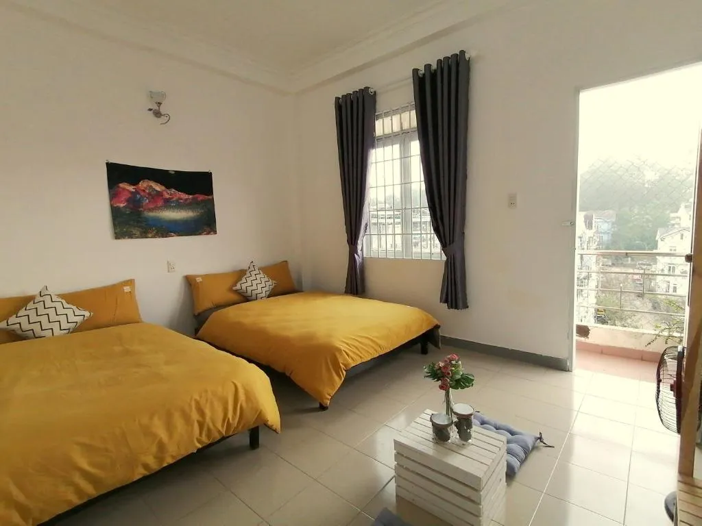 Mây Ngang Đồi Homestay rực rỡ sắc màu giữa lòng thành phố mờ sương